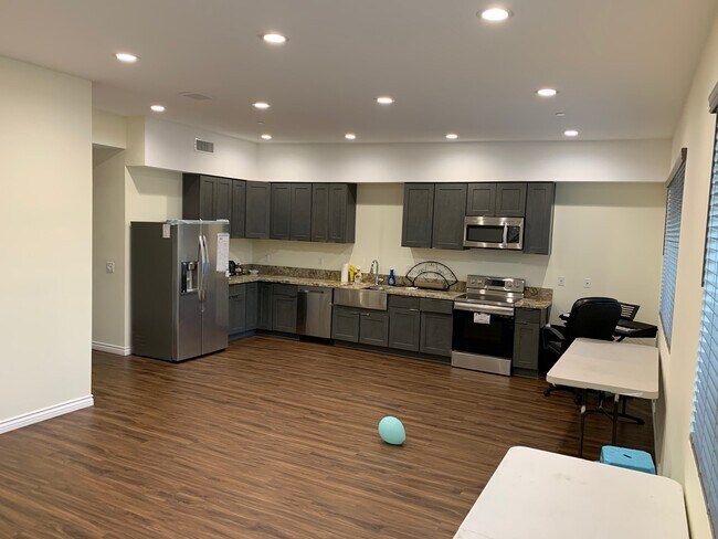 Building Photo - 4730 Mission Bay Dr