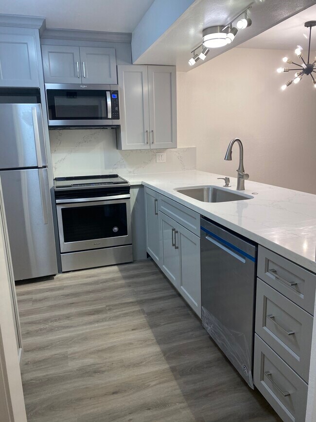 Building Photo - 3 Deuce Ct