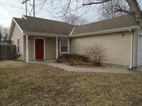 Building Photo - 2717 Kirkwood Dr