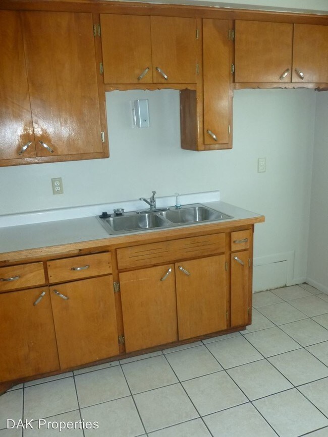 Foto del edificio - 7128 W Silver Spring Dr