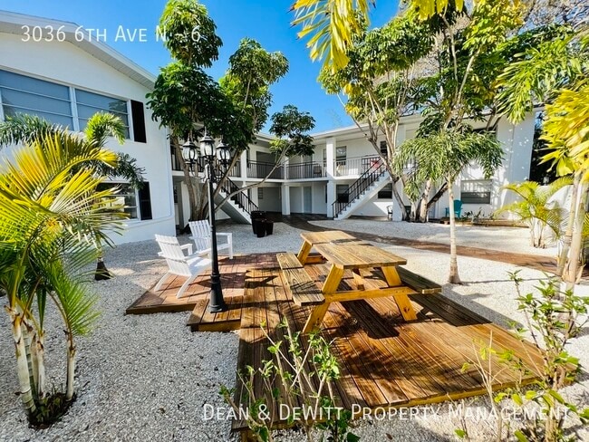 Building Photo - 2 Bed/1 Bath - Unit 6