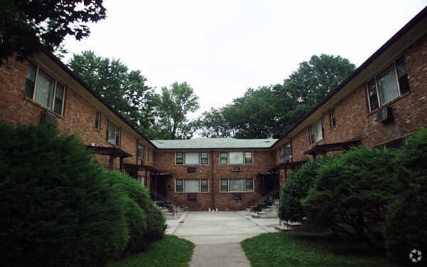 Primary Photo - 309-317 Chilton St