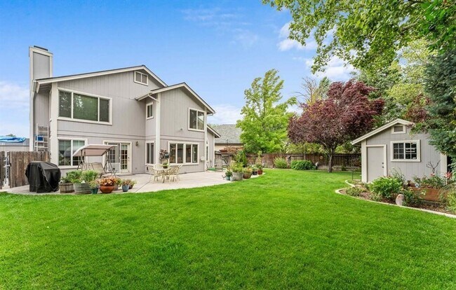 Foto del edificio - 5 Bedroom Sparks Stunner - Tons of Storage...