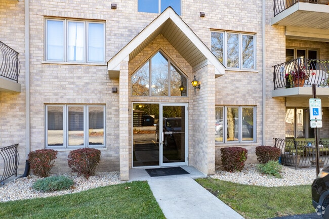 Entrance - 5120 Shadow Creek Dr