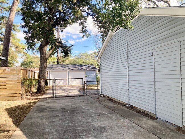 Foto del edificio - 10124 Homestead Rd