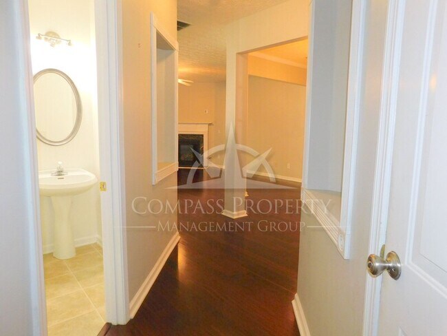 Building Photo - 607 Cedar Pl