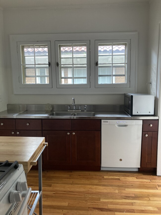 Newer kitchen with dishwasher and microwave - 12977 Cedar Rd