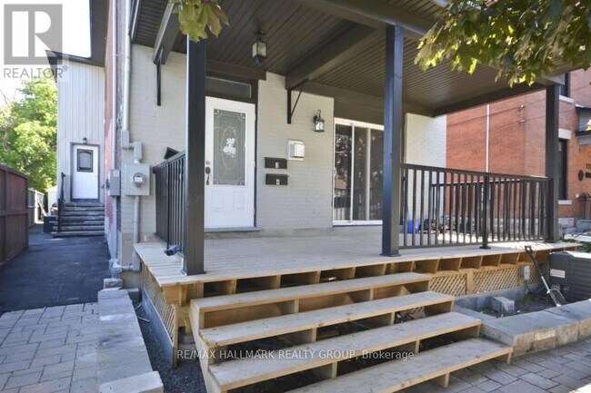 Photo du bâtiment - 119 Hinton Ave N