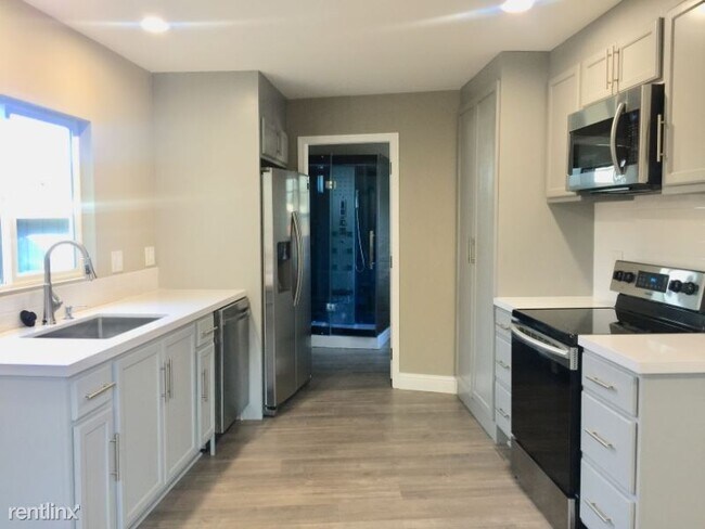 Foto del edificio - 1 br, 1 bath House - 982 Carmel St