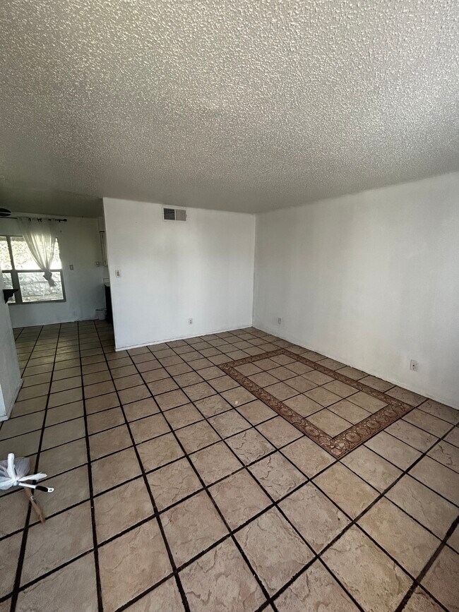 Foto del edificio - 1620 Birch Ct