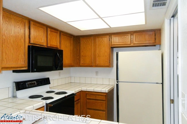 Building Photo - 1040 Summerplace Dr