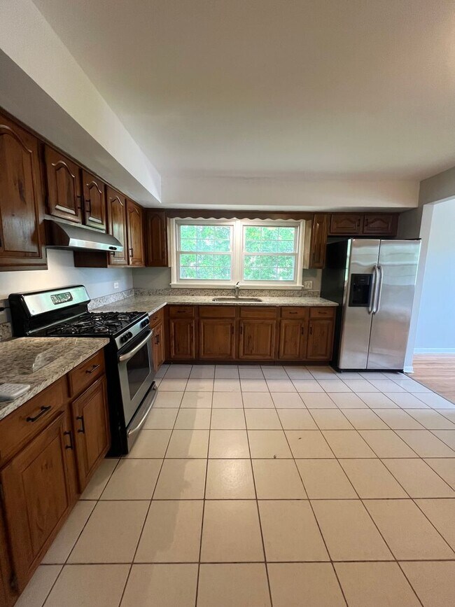 Foto del edificio - 4 Bedroom House Now Available in Tinley Pa...