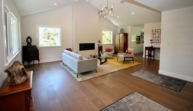 Foto del edificio - Bright, Stylish Living with Exceptional Ou...