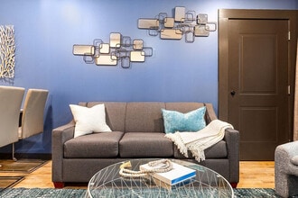 Building Photo - 611 Commerce St