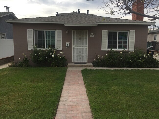2341 N Lincoln St Unit A, Burbank, CA 91504 - 2341 N Lincoln St Burbank