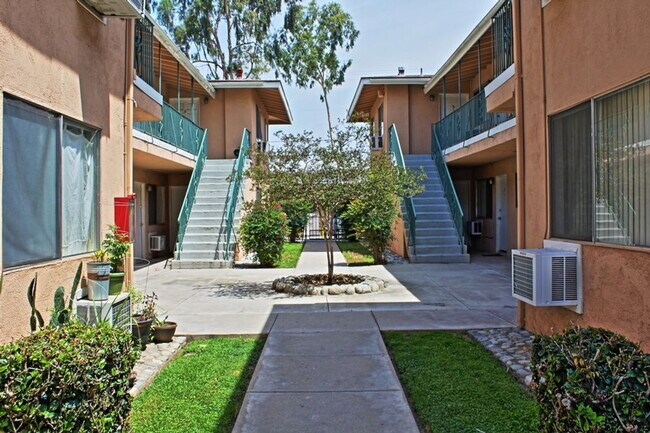 Building Photo - 1447 Seventh St