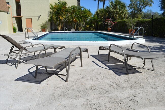 Foto del edificio - 16851 NE 23rd Ave