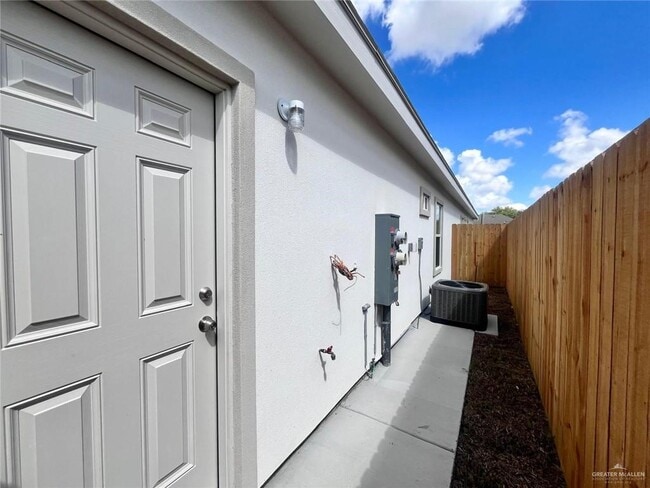 Building Photo - 1209 W Sucre Dr
