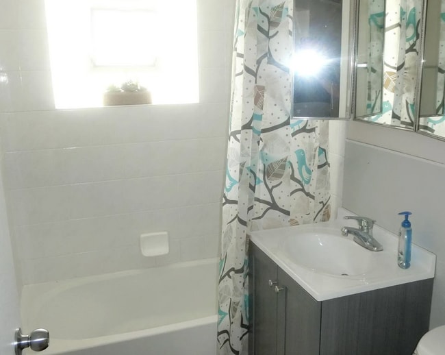 Foto del edificio - Updated 1-Bedroom Apartment – Available No...