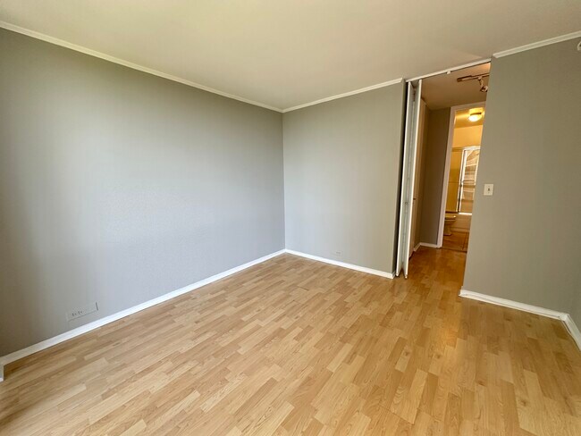 Foto del edificio - 2650 N Lakeview Ave