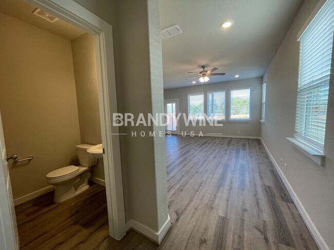 Foto del edificio - 10402 Ida Gdn Wy