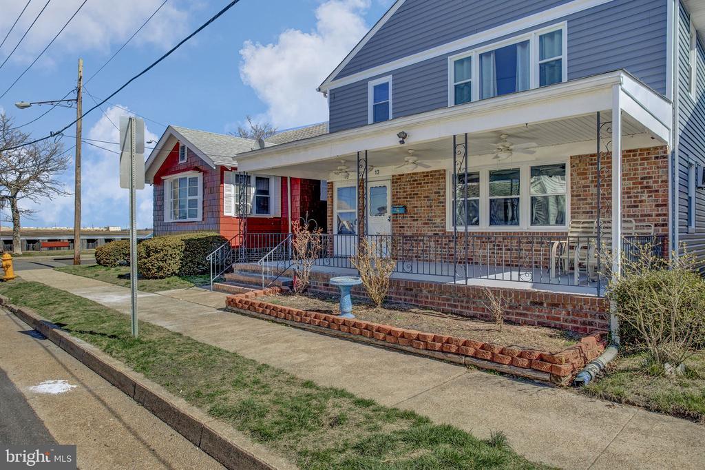 Primary Photo - 13 N Victoria Ave
