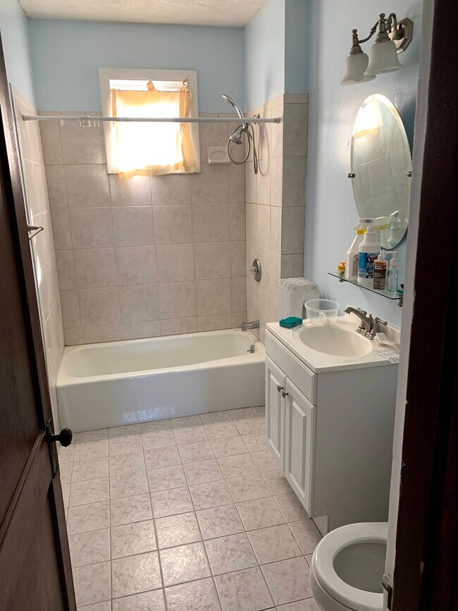 baño - 2 Thorndike St