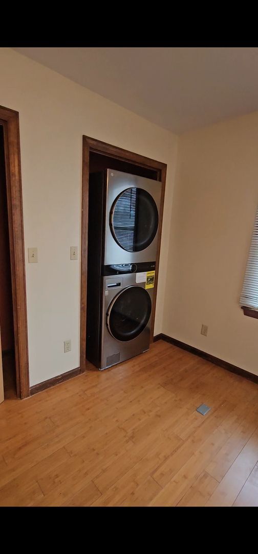 Building Photo - 2 Bedroom 1 Bath House $1,600 - Available May 2026!