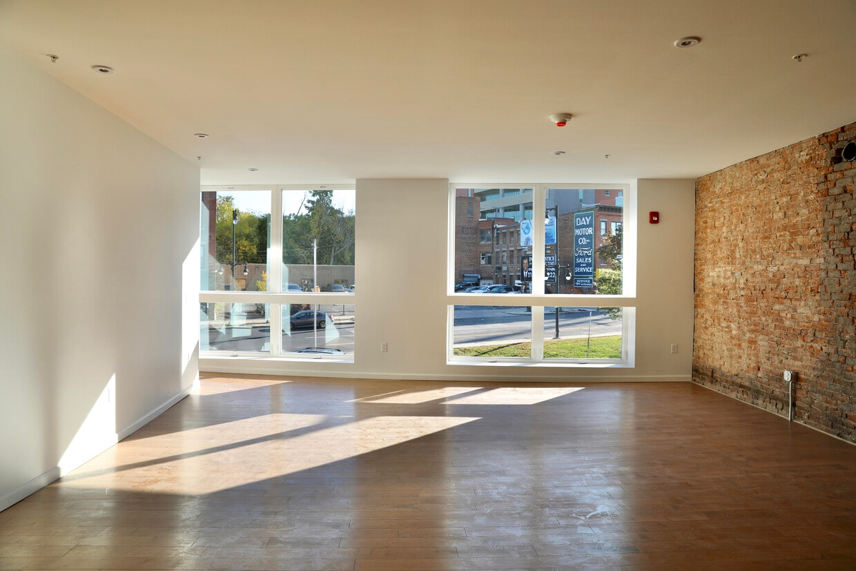 Foto principal - 439 N Salina St