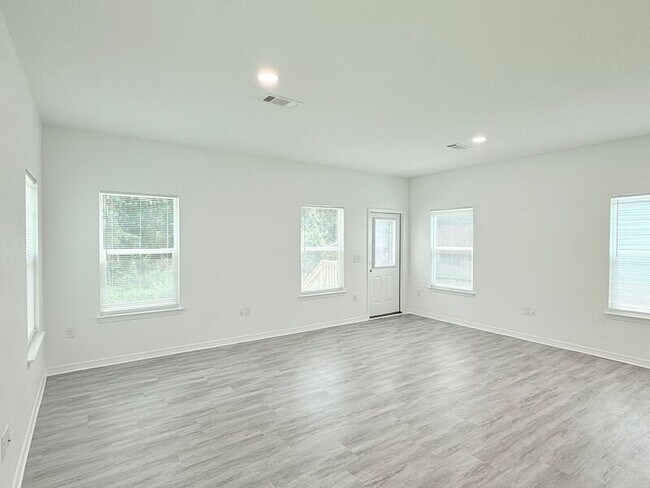 Foto del edificio - 6329 Long St