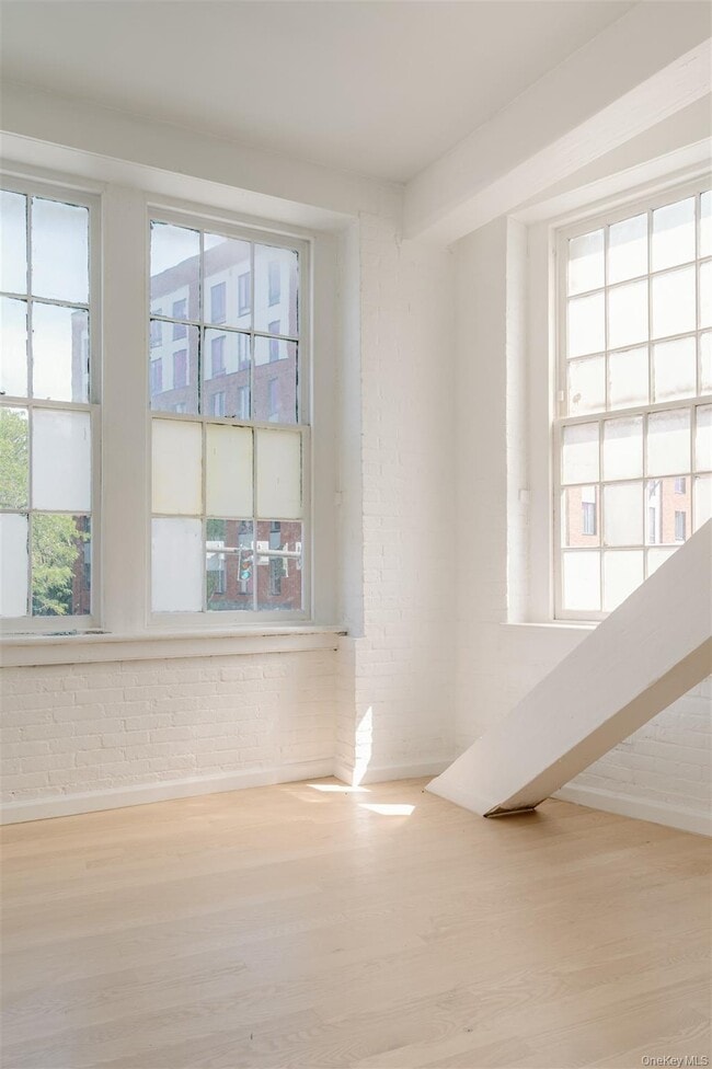 Building Photo - 155 River St