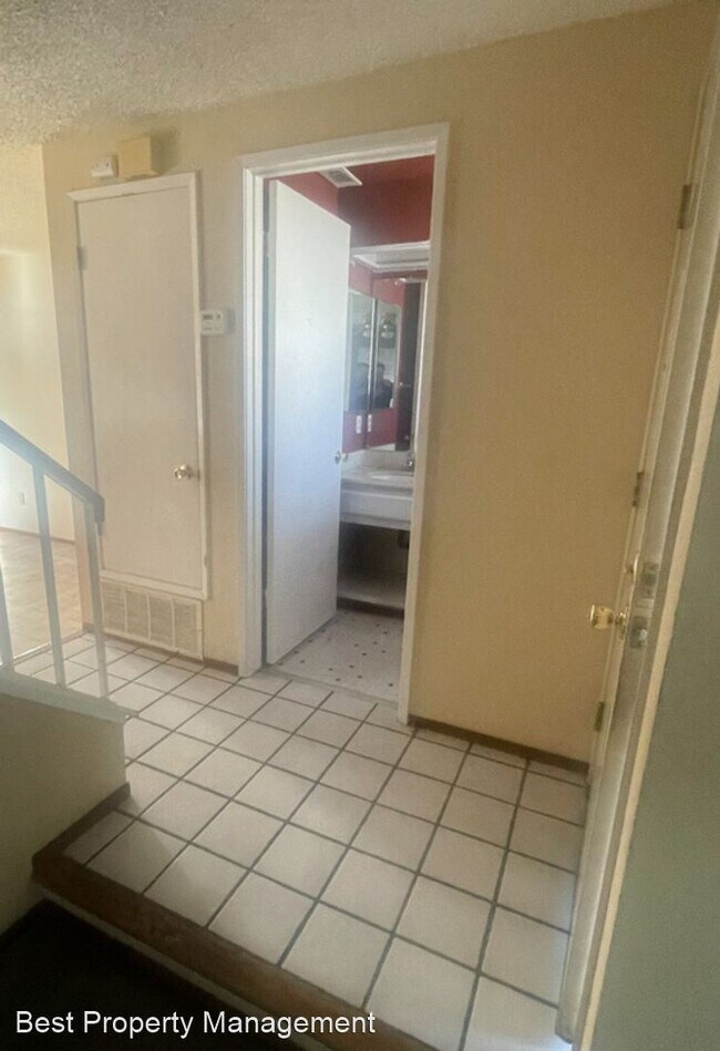 Building Photo - 3 br, 2.5 bath House - 5429 Dekker Terrace