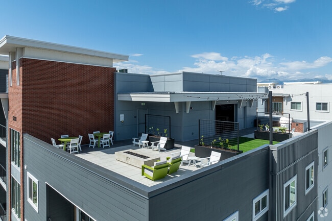 Rooftop Lounge - Skyline Peaks