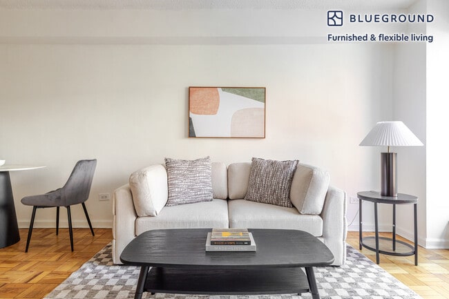 Foto del edificio - 300 E 51st St