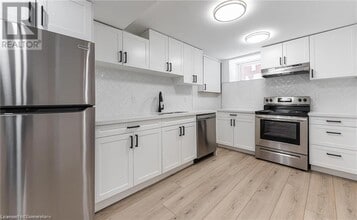 Building Photo - 102 Gladstone Ave