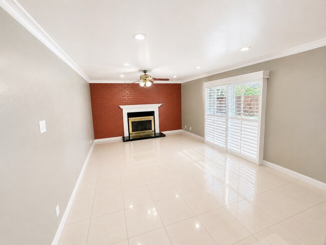 Foto del edificio - Welcome to this stunning 3 bedroom, 2 bathroom home located in Fremont