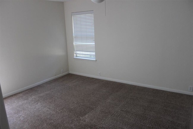 Foto del edificio - 658 Cypresswood Trace