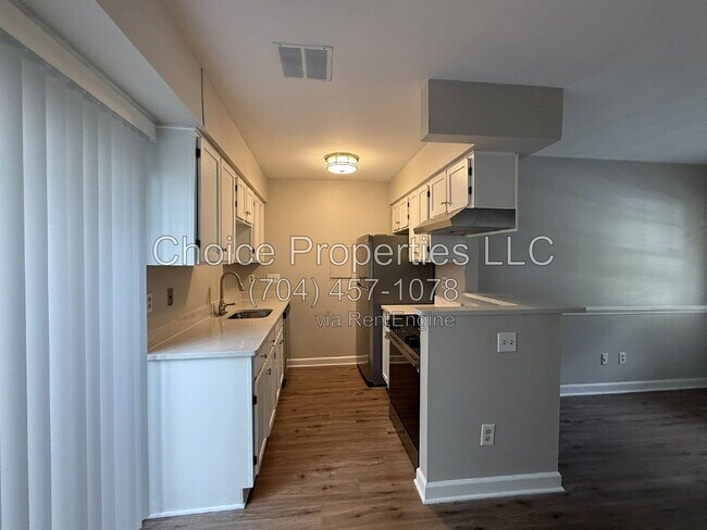Foto del edificio - 406 W 9th St