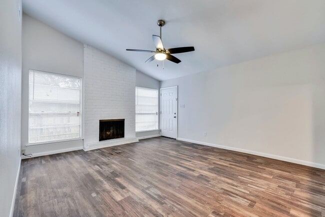 Foto del edificio - 124 W William Cannon Dr