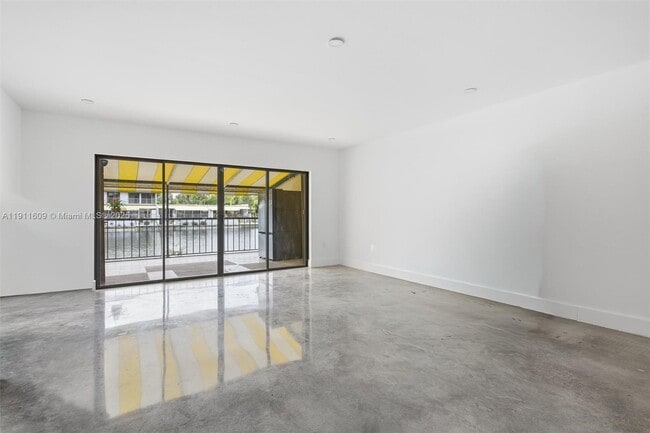 Foto del edificio - 16380 Briar Patch Pl