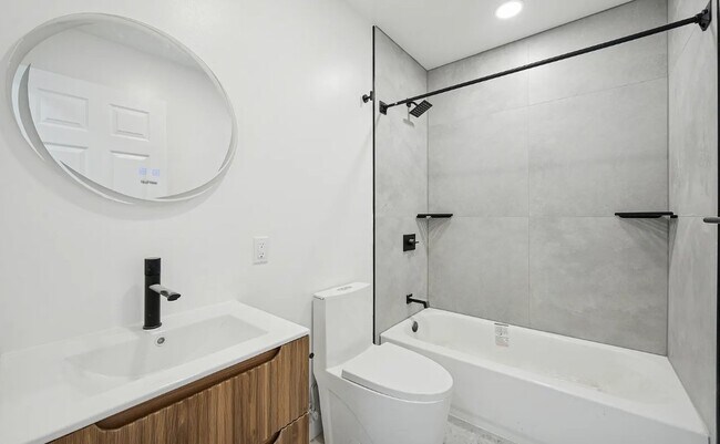 Building Photo - 51 Farson St