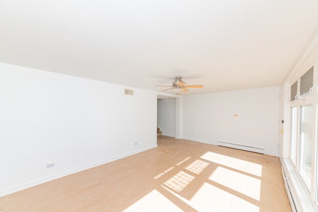 Building Photo - 1305 E 55th St
