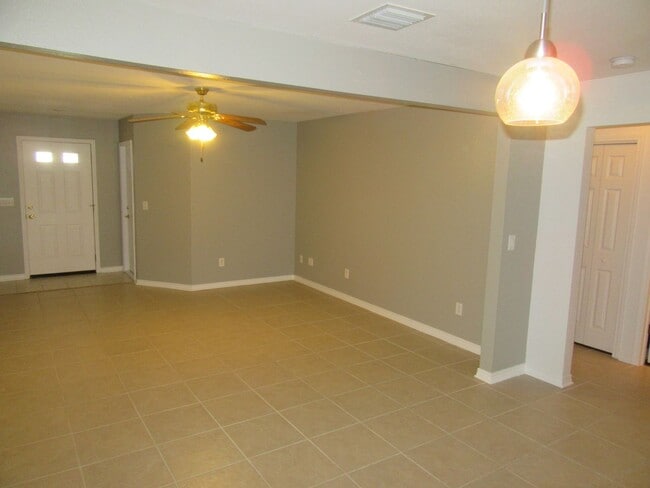 Building Photo - 3115 Meadow St