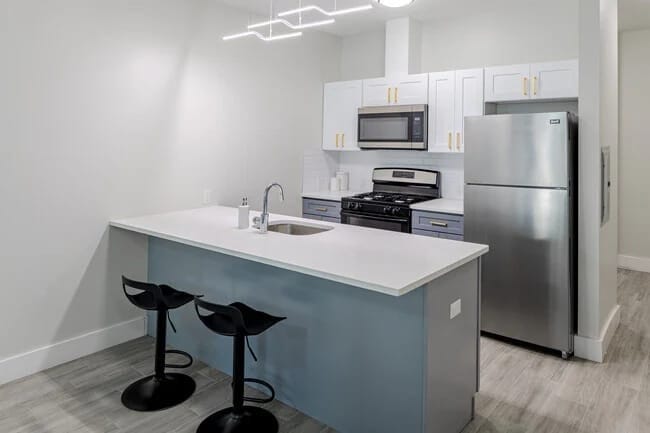 Building Photo - 130 Ellis Ave