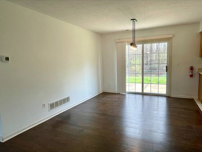 Foto del edificio - 496 Pheasant Run