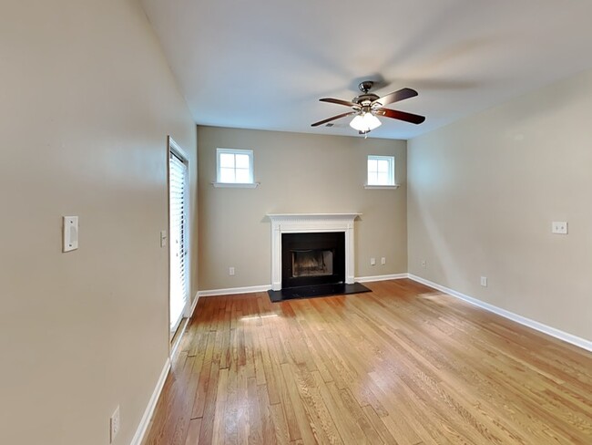 Building Photo - Beautiful 3 bedroom 2.5 bathroom home in V...