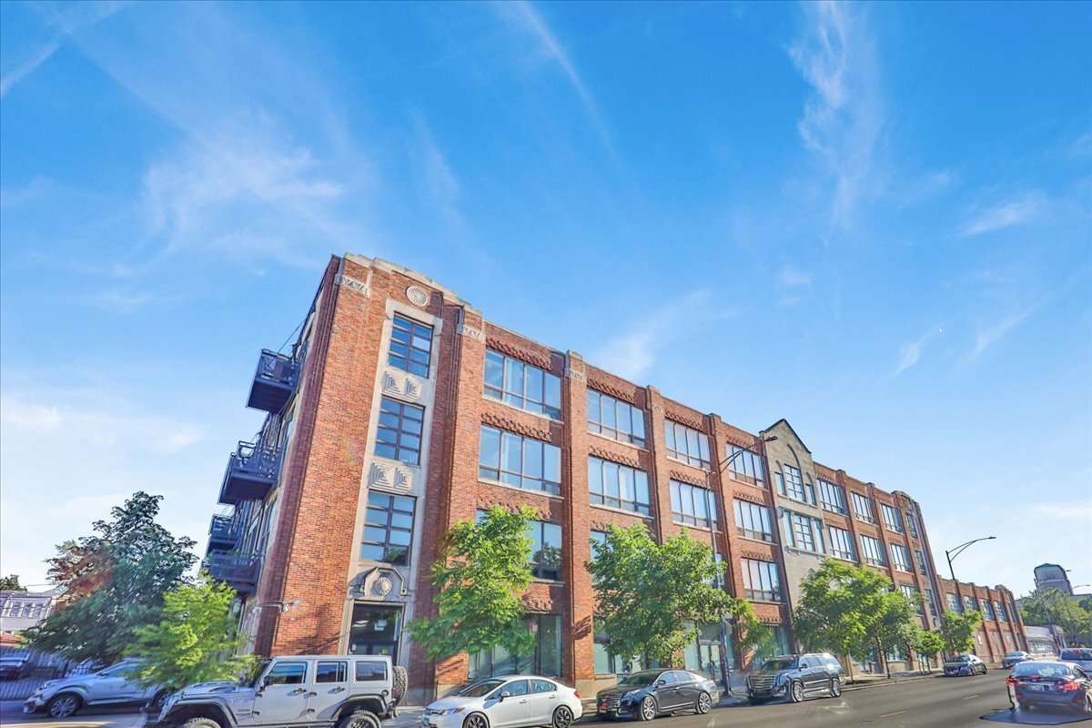 Foto principal - 4131 W Belmont Ave