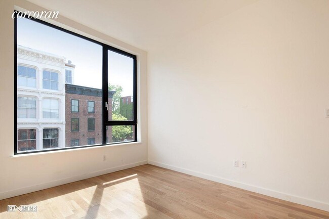 Building Photo - 687 Driggs Ave