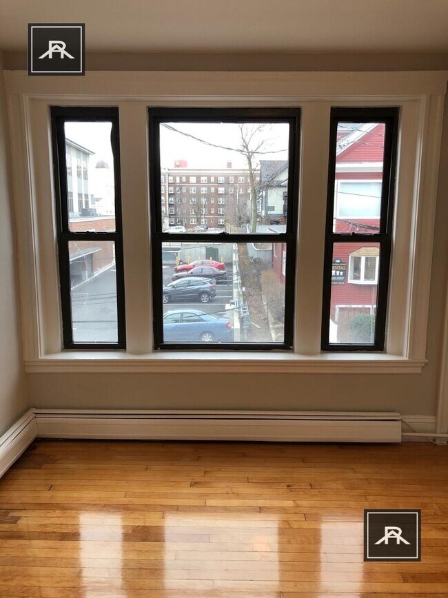 Building Photo - 3 bedroom in Cambridge MA 02140