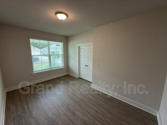 Foto del edificio - 7016 Whitetail Run Dr